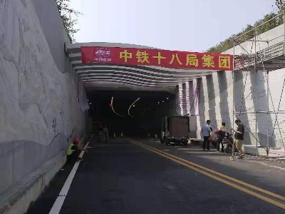 <i style='color:red'>鲁蒙聚脲弹性体防水涂料</i>的施工应用注意事项
