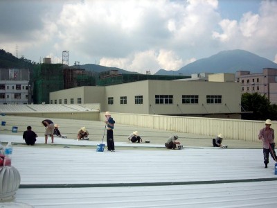鲁蒙柔性LM－I型复合防水涂料具有良好的成膜性、渗透性、粘结性、耐水性和耐候性